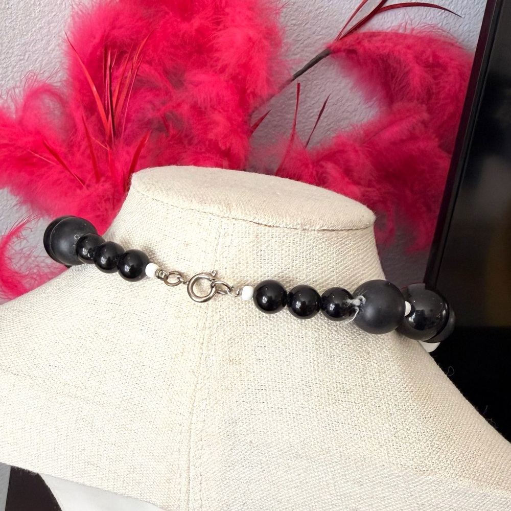 Large Bead Black and White Beaded Necklace - Picture 4 of 5
